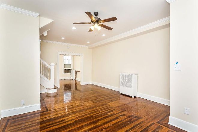 Living Room Looking Into The Dining Room - Furnished Property Close to JHU Campus House