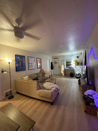 living room - Spring Sublease on College Ave 5 min walk to campus