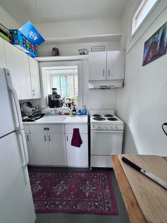 Kitchen - Mapleton Hill, Single, Close to Pearl st. Apartments