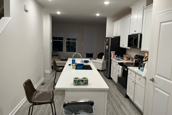 Kitchen - 1 Bedroom (1 Bath) Gateway West Town House