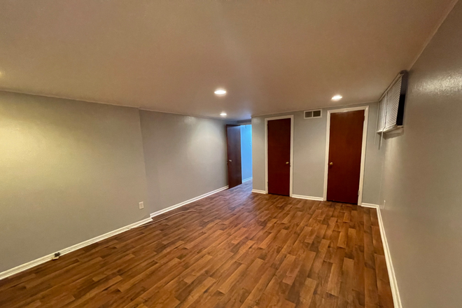 bedroom - Large Spacious Private 1 Bedroom apartment