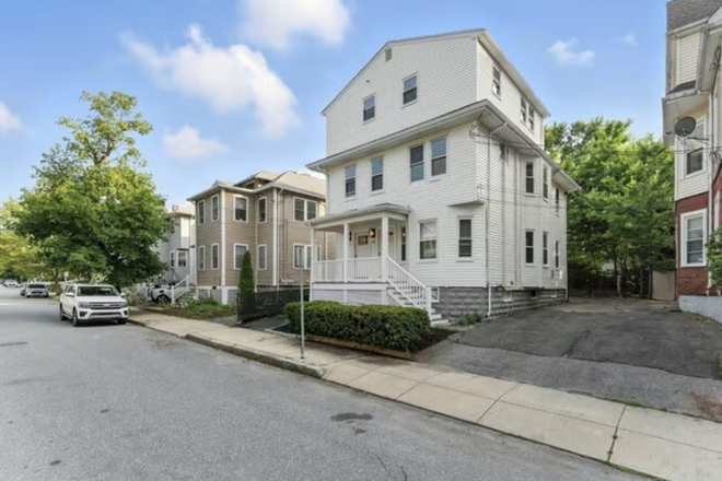 Front of House - LUXURY 4 BED 3 BATH NEAR TUFTS Apartments