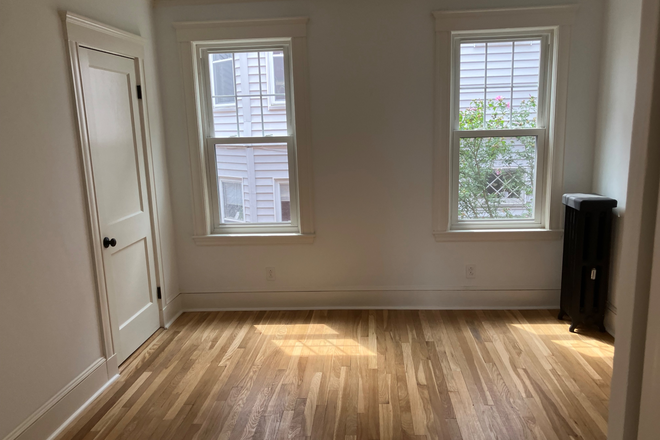 The bedroom being offered to rent - Third bedroom of 3-bed 1-bath condo in JP
