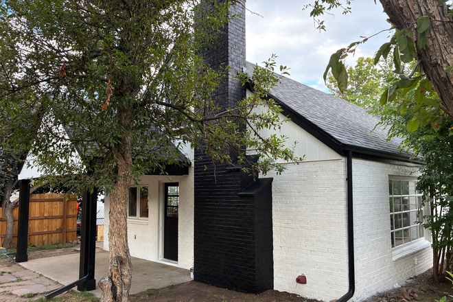 Back - Room for sublet CLOSE TO CAMPUS House