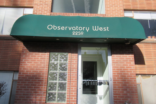 Entrance to Building - Beautiful 1/1 Great Location! Close to DU, restaurants and shops