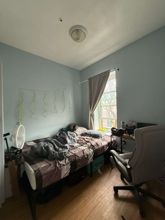 Bedroom - Subletting private bedroom for students in 3B1B apartment