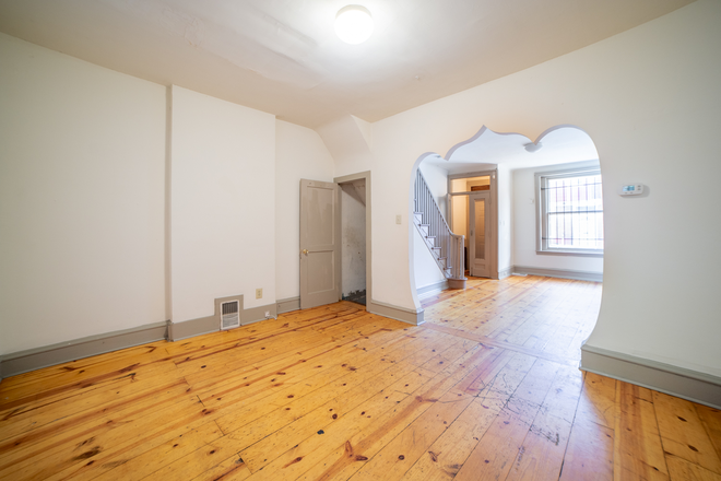 Living room - Entire House - Bright And Sunny With Back Patio