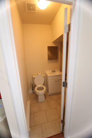 bathroom - Spacious Bright Studio Close To Campus Apartments