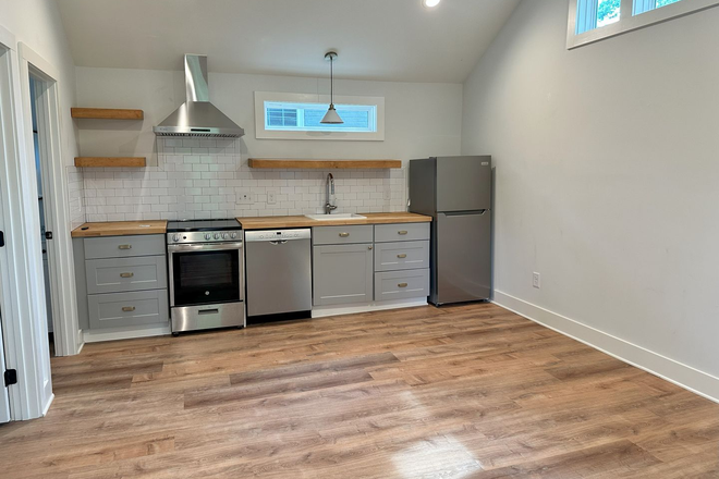  - 3212 Alabama Ave - 1BR/1.0BA