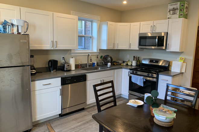 174 Saint Alphonsus St - No fee - 4 Beds 2 Baths - Sept 1 Apartments