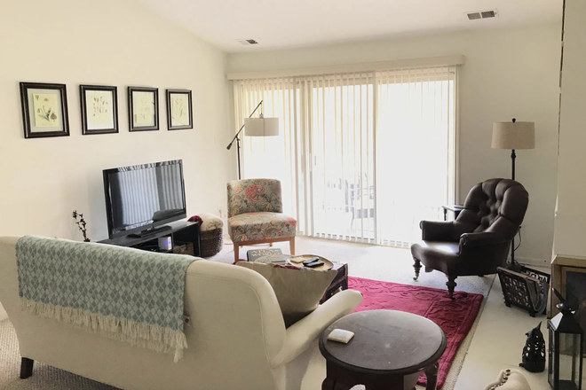 Living Room - 2BR 2bath apt-Federal Ct-Princeton