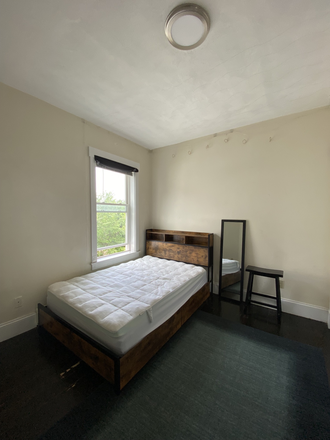 Bedroom - ROOM AVAILABLE IN A FURNISHED HOME! Great location