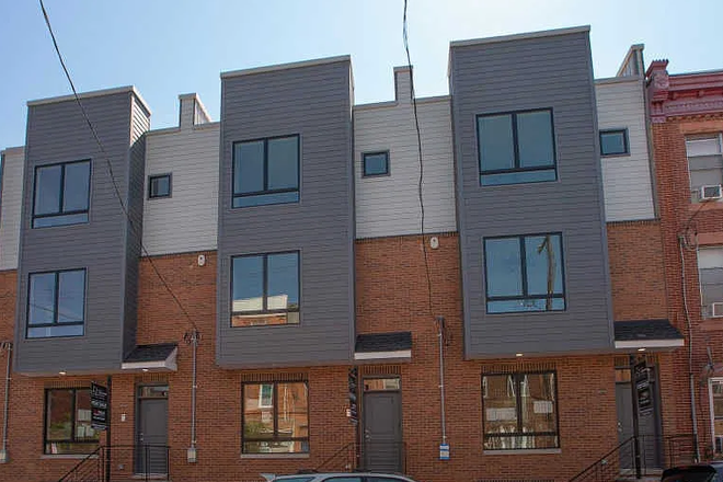 STREET VIEW SECOND FROM LEFT - IDEAL FOR MEDICAL/PHYSICIAN ASSISTANT/PHARM/GRAD STUDENTS/RESIDENTS 3BR-3BA TOWNHOUSE MAY 1'25 6T