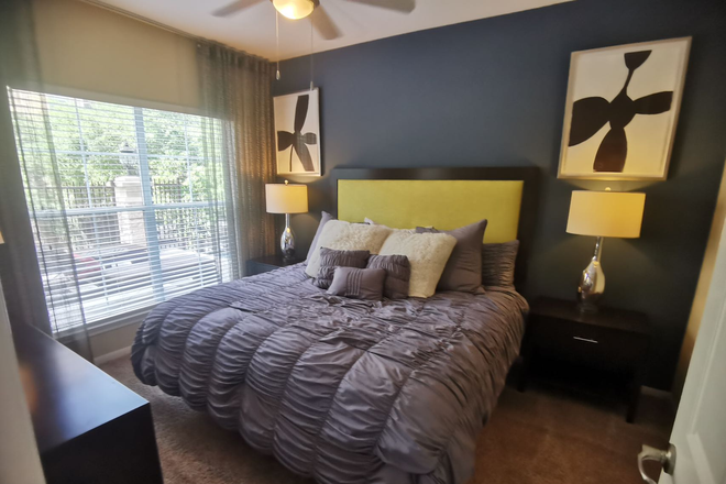 bedroom - Close to campus; Rice shuttle and bus stop nearby; many food options and walgreens around Apartments
