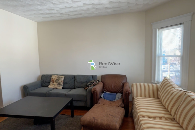 2 - 9 month GEM! Perfect for Tufts Students- NO BROKER FEE! Triplex