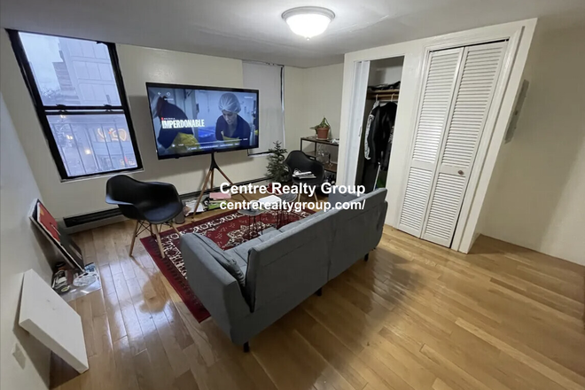 - - No Broker Fee!! Close to Campus! Sunny & Bright 1 Bed w/ Laundry in Building Apartments