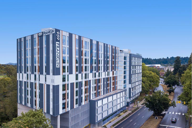 Building - Sublet Available at 959 Franklin – Great Location Near UO Business School (Move-In Help Offered) Apartments