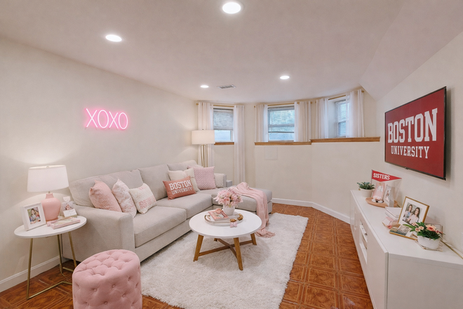 Unit - JUST LISTED AND WON'T LAST! BU CENTRAL! LUXURY OFF CAMPUS 2 BED 2 BATH ON THATCHER ST IN BROOKLINE! Condo