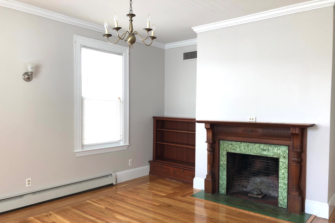 Living Room - Large 2 Bedroom, 2 Bath, Hardwoods, Living Room, Dine in Kitchen, Walk to Brown Apartments