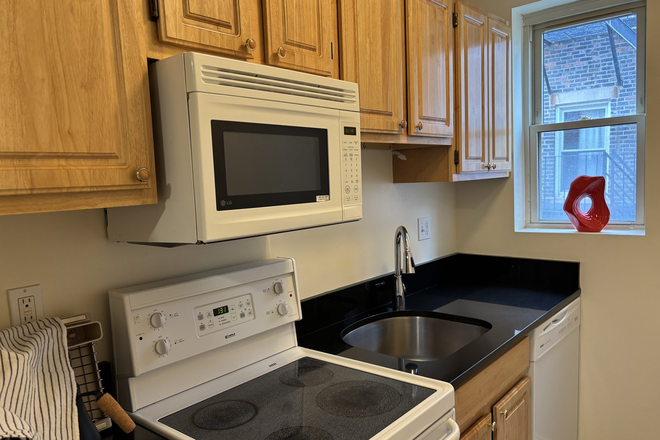 Kitchen - 1 Bedroom on Haviland St. Close to Campus!