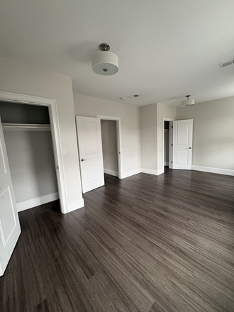 Call NOW for showings! 617-236-8600 - COTTAGE ST - *NO FEE* LRG RENOVATED 3BR/1BA W/ DW, IN UNIT LNDRY *AVAIL NOW!* IN JEFFRIES POINT! Apartments