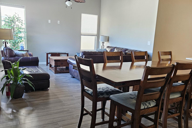 Living room and Dinning room - FULLY FURNISHED UTILITIES INCL  4 BED 3 BATH HM 10 Min. from CMU House