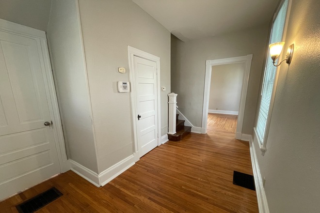 Foyer - 4BR Student Rental - Very Short Walk to XU - Short Drive to UC House