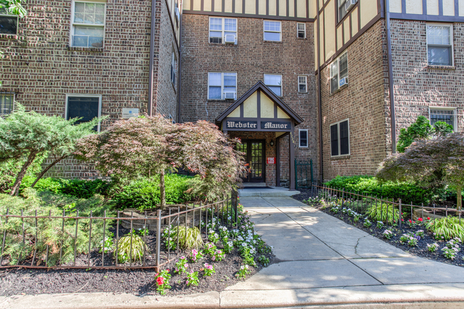 Photo - University City Associates Apartments