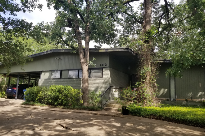 Tree covered lot - TIRED OF APARTMENT LIVING??  Mid-century modern house in quiet neighborhood