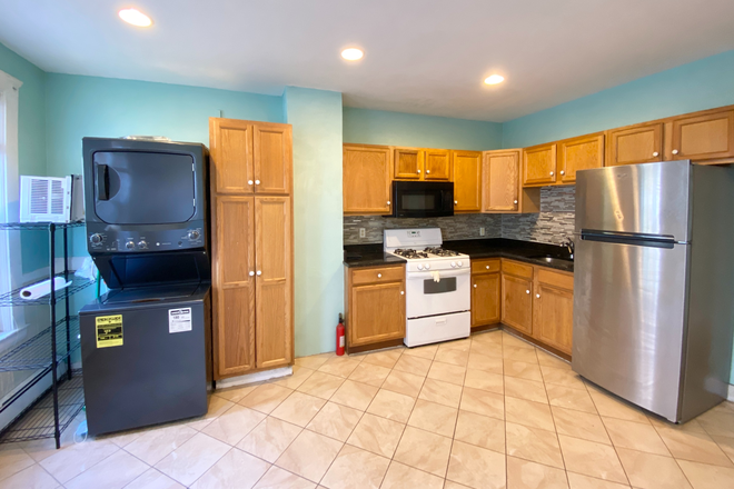 1 - SEPT 2026 – Mission Hill 3 Bed / 1 Bath with In-Unit Laundry, Student OK! No Broker Fees! Apartments
