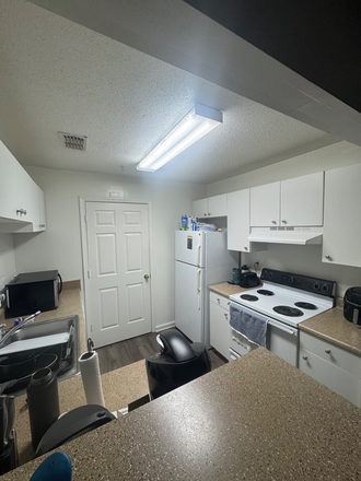 Kitchen - University Highlands