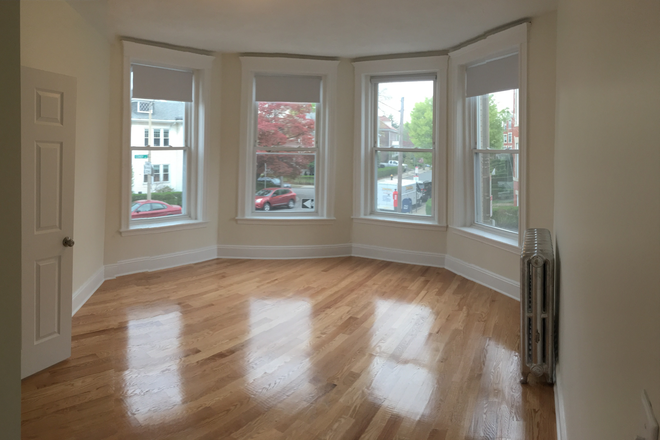 visit hubrealtyproperties.com - Fantastic 3 bedroom split, huge good for 4, in Brighton