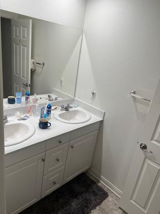 Bathoom - Quite place in UC-Riverside area House