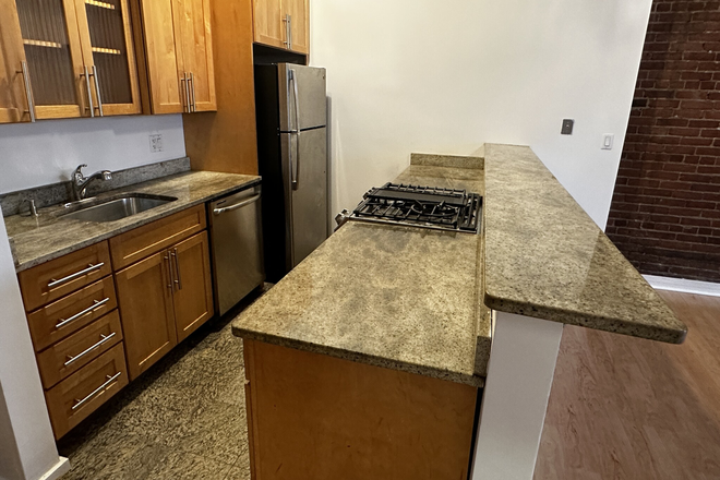 kitchen - Spacious 2 Bed / 2 Bath in the North End Avail. Apartments