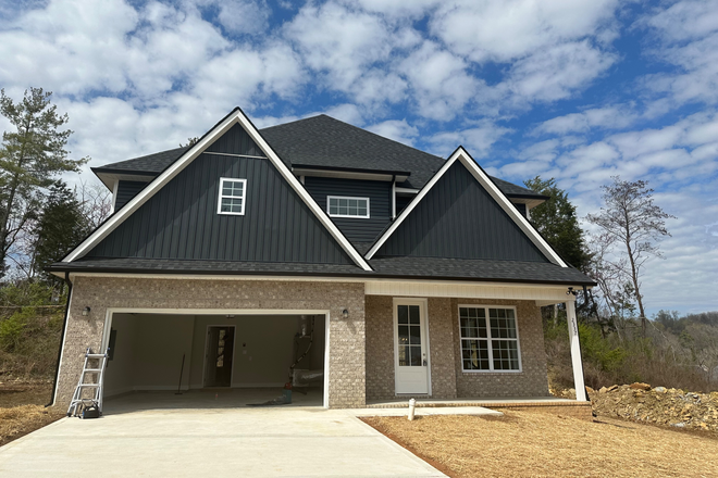 Outside Street View - 4 bedroom New Home close to Campus