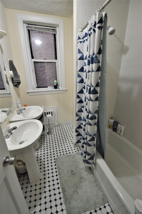 5 Bedroom - 103 Hemenway St. - NO Broker's Fee!! -  Avail 9/01 - LARGE, BRIGHT 5 BEDROOM 1.5 BATH on Hemenway St. Apartments