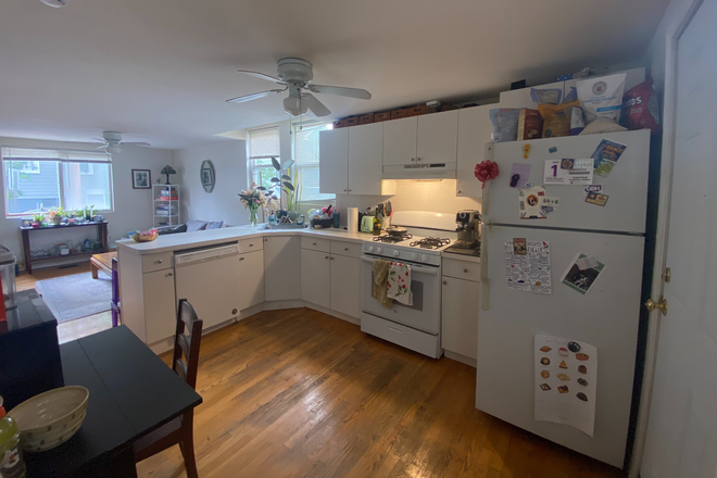 Call NOW for showings! 617-236-8550 - 5TH ST - UPDATED 2BR/1BA W/ OPEN LAYOUT, PRVT REAR DECK, LRG BDRMS, SHARED YARD AVAIL *9/1/2025*