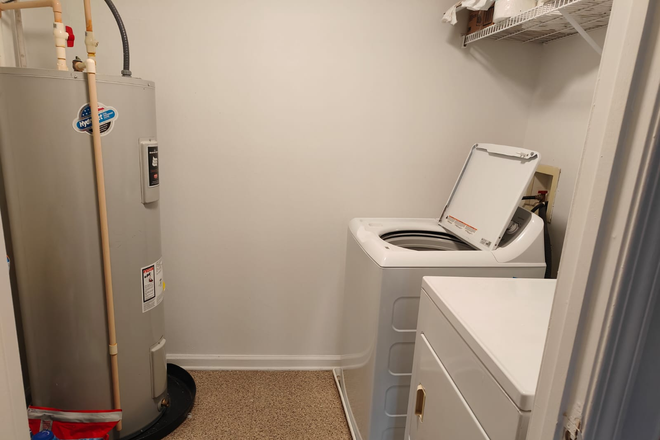 In-unit laundry - Courtyard at UMD Apartments