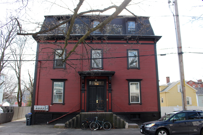 Front of House - Room for rent in 4 bed apt. 6 minute walk to Soldiers Arch [email removed]