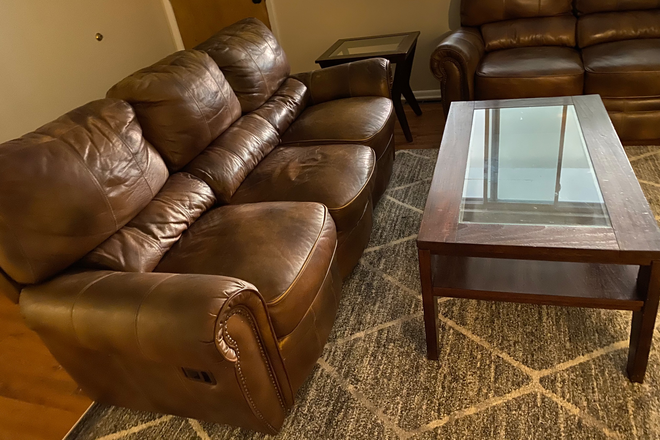 Living room - Room for Rent - Less than 1 mi from Campus House