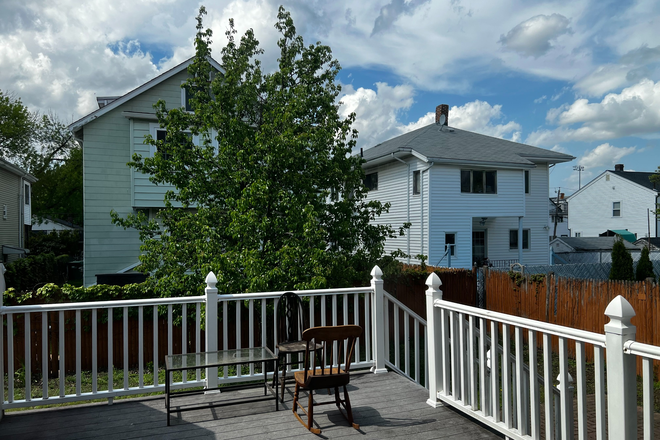 Backyard - Private 1 Bedroom with Spacious Communal Space (5min to JCC, 15min to Davis Sq) Condo