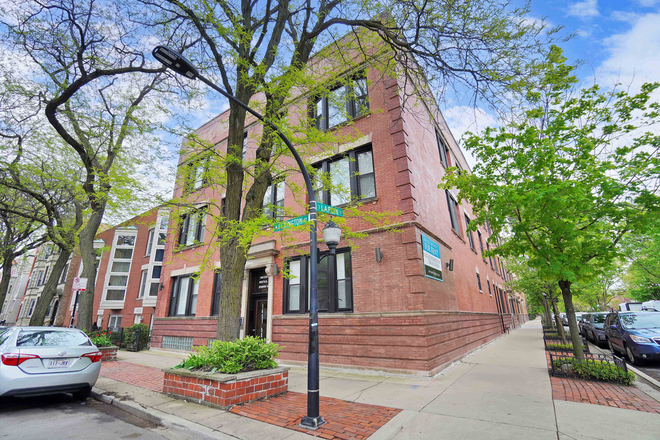 quiet block - Large 3 bedroom apartment steps from West Campus and Medical District