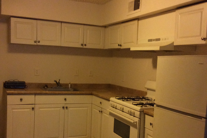 Kitchen - Townhouse for rent near Howard University.  Three levels - 2 bedrooms, 1 and half bath.