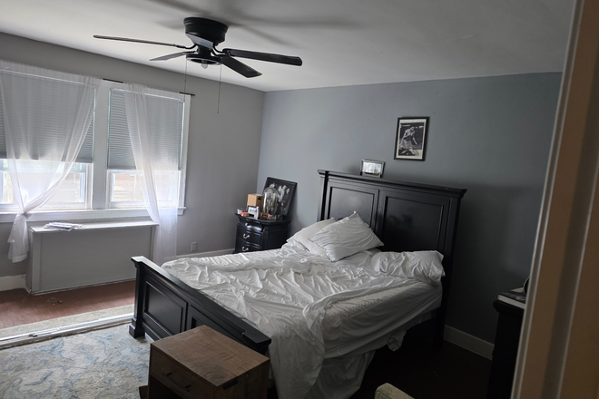 Bedroom1 - 2 bedroom apartment / 2 rooms to share kitchen, bath, living