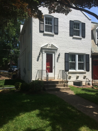 Exterior Front - Huge Fully Renovated End Unit 6 BR 3 Bath 6/1/26