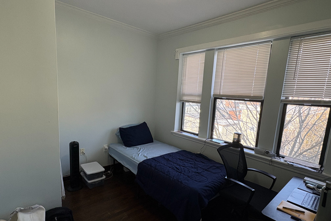 Room Available For Rent - Private Room in a 4B1.5B Apartments