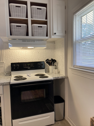 Kitchen - 3 Bedroom/2 Bath, fully furnished home ** females only **