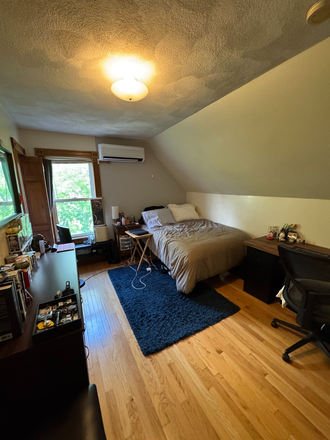 Bedroom P1 - 1 Bedroom Close to Campus w/Parking Pass, Washer/Dryer, and Wifi Included Duplex