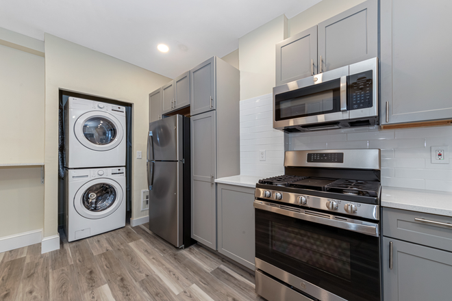 x - RENOVATED 3 BED 1 BATH - LAUNDRY IN UNIT - PET FRIENDLY