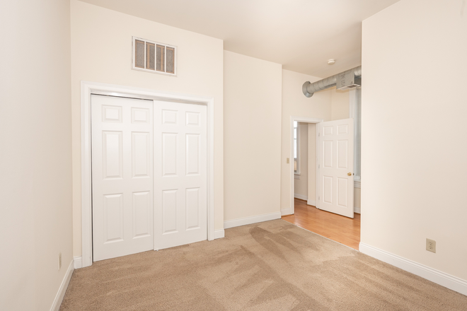 Bedroom - 9 E. University Apartments